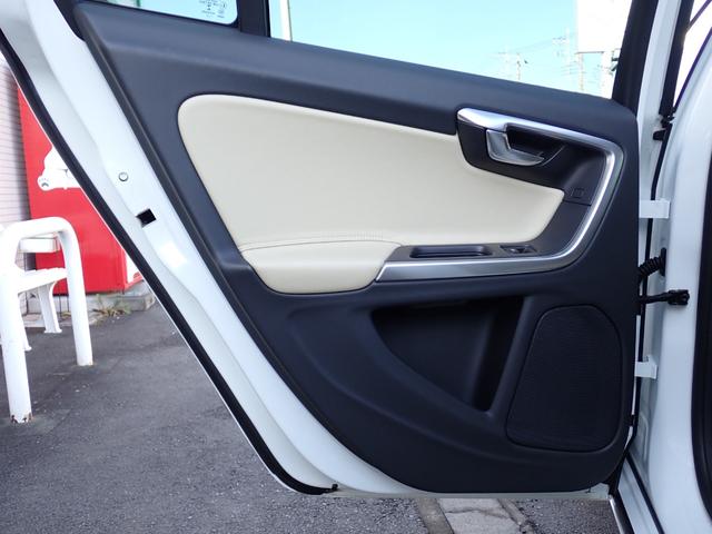 Ｖ６０ Ｄ４　タック　後期型　最終モデル　インテリセーフ　アイボリー革　スマートキー　ヒーター付メモリーパワーシート　バックカメラ　Ｒパークセンサー　マルチステア　パドルシフト　ＥＴＣ２．０　Ｒ７年４月ディーラー整備済（39枚目）