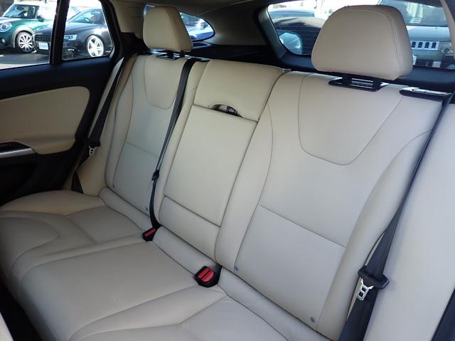 Ｖ６０ Ｄ４　タック　後期型　最終モデル　インテリセーフ　アイボリー革　スマートキー　ヒーター付メモリーパワーシート　バックカメラ　Ｒパークセンサー　マルチステア　パドルシフト　ＥＴＣ２．０　Ｒ７年４月ディーラー整備済（40枚目）