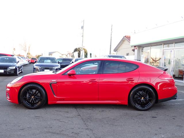 パナメーラ エディション　特別仕様車　後期型　スポーツクロノＰＫＧ　トップビューカメラ　サイドアシスト　ターボＩＩ１９インチブラックＡＷ　黒革　ヒーター付メモリーパワーシート　純正ナビ　ＴＶ　Ｆドラレコ　ＧＰＳレーダー　ＥＴＣ（12枚目）