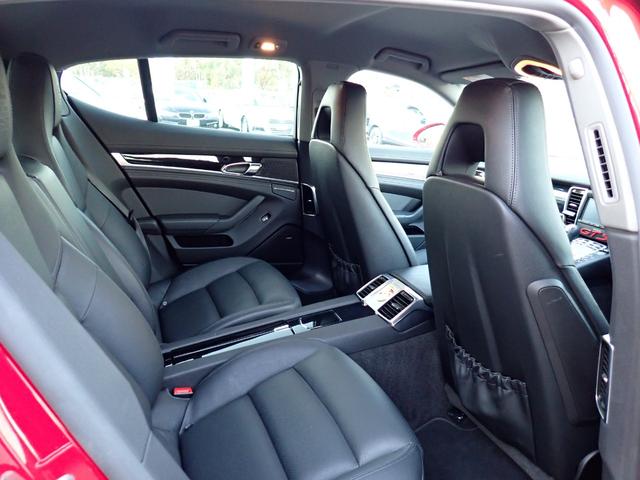 パナメーラ エディション　特別仕様車　後期型　スポーツクロノＰＫＧ　トップビューカメラ　サイドアシスト　ターボＩＩ１９インチブラックＡＷ　黒革　ヒーター付メモリーパワーシート　純正ナビ　ＴＶ　Ｆドラレコ　ＧＰＳレーダー　ＥＴＣ（42枚目）