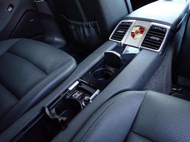 パナメーラ エディション　特別仕様車　後期型　スポーツクロノＰＫＧ　トップビューカメラ　サイドアシスト　ターボＩＩ１９インチブラックＡＷ　黒革　ヒーター付メモリーパワーシート　純正ナビ　ＴＶ　Ｆドラレコ　ＧＰＳレーダー　ＥＴＣ（43枚目）