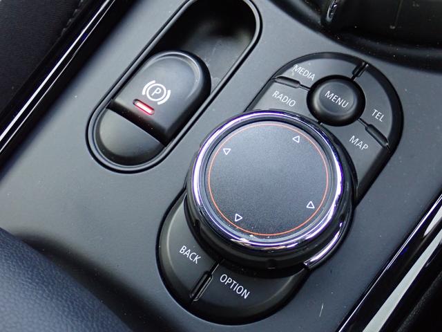 MINI クーパーS クラブマン フルセグTV ペッパーPKG インターフェイスKIT MINIドライビングモード MINIエキサイトメント コンフォートアクセス クルーズコントロール 純正17インチAW(22y製造タイヤ装着)ETC(56枚目)