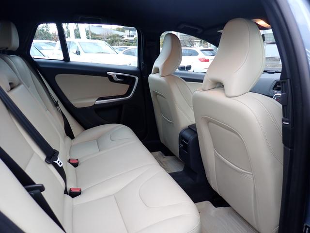 Ｖ６０ Ｄ４　ダイナミックエディション　後期型　特別仕様車　アイボリー革　インテリセーフ　専用１８インチＡＷ　ヒーター付きメモリーパワーシート　ＨＤＤナビ　バックカメラ　マルチステア　パドルシフト　ＥＴＣ２．０　スマートキー　スペアキー有り（31枚目）