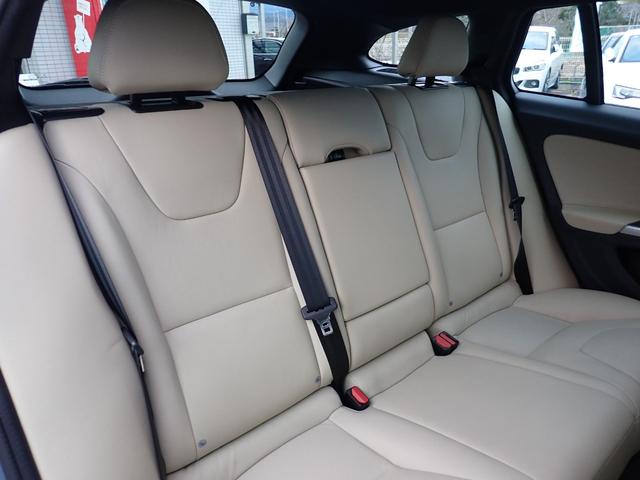 Ｖ６０ Ｄ４　ダイナミックエディション　後期型　特別仕様車　アイボリー革　インテリセーフ　専用１８インチＡＷ　ヒーター付きメモリーパワーシート　ＨＤＤナビ　バックカメラ　マルチステア　パドルシフト　ＥＴＣ２．０　スマートキー　スペアキー有り（32枚目）