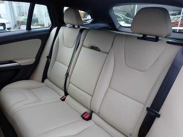 Ｖ６０ Ｄ４　ダイナミックエディション　後期型　特別仕様車　アイボリー革　インテリセーフ　専用１８インチＡＷ　ヒーター付きメモリーパワーシート　ＨＤＤナビ　バックカメラ　マルチステア　パドルシフト　ＥＴＣ２．０　スマートキー　スペアキー有り（40枚目）