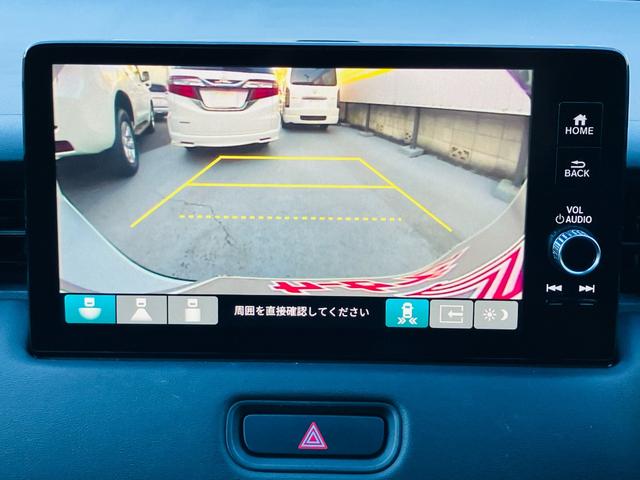 リアワイドカメラ搭載。死角になりがちな後方の確認にとても役立ちます。後退時の際には目視での安全確認もお忘れなく。