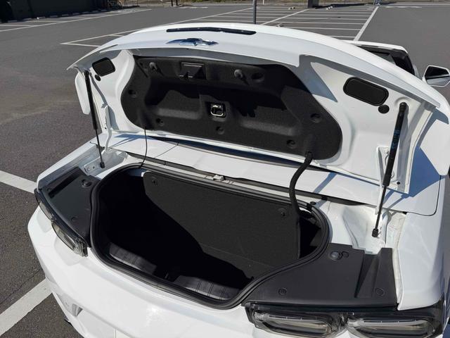 シボレーカマロ コンバーチブル　左ハンドル　クリアランスソナー　オートクルーズコントロール　ＬＥＤヘッドランプ　ＡＴ　スマートキー　アルミホイール　盗難防止システム　ＡＢＳ　ＥＳＣ　エアコン　パワーステアリング（18枚目）