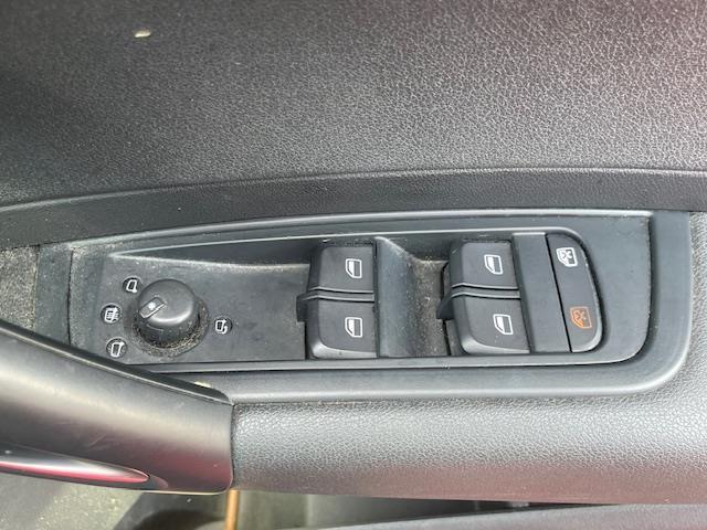 Ａ１スポーツバック １．４ＴＦＳＩ　純正ナビ　ＥＴＣ　スペアキー　オートライト　キセノンライト（31枚目）