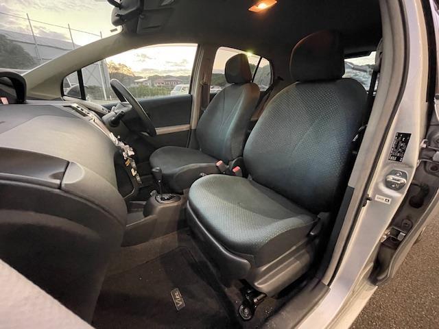 ヴィッツ F 社外ナビ ワンセグ ETC リモコンキー 純正フロアマット(5枚目)