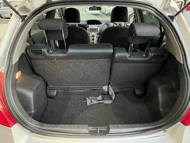 ヴィッツ F 社外ナビ ワンセグ ETC リモコンキー 純正フロアマット(29枚目)