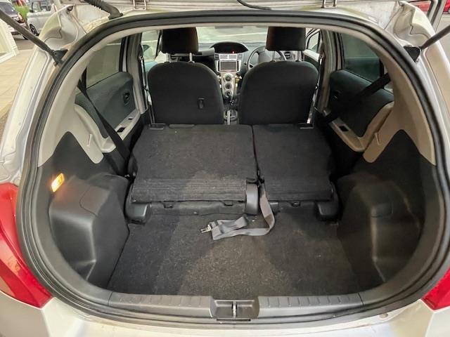 ヴィッツ F 社外ナビ ワンセグ ETC リモコンキー 純正フロアマット(30枚目)