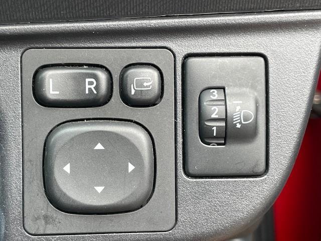 アクア G ECOモード EVモード シートヒーター ETC Bluetooth フルセグTV 社外アルミホイール 純正ナビ 純正フロアマット ハイブリッド プッシュスタート(31枚目)