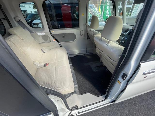 タント Ｇ　片側パワースライドドア　ＥＴＣ　アイドリングストップ　純正フロアマット　純正１４インチアルミホイール　オートエアコン　プッシュスタート　ドアバイザー　取説説明書・記録簿・保証書　スマートキー（11枚目）