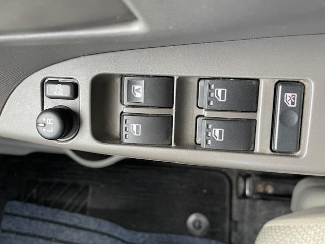 タント Ｇ　片側パワースライドドア　ＥＴＣ　アイドリングストップ　純正フロアマット　純正１４インチアルミホイール　オートエアコン　プッシュスタート　ドアバイザー　取説説明書・記録簿・保証書　スマートキー（27枚目）