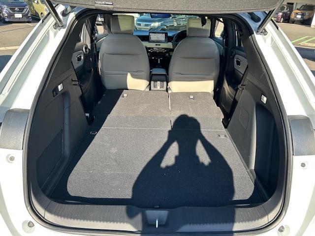 ヴェゼル ｅ：ＨＥＶ　Ｚ・ＰＬａＹパッケージ　ワンオーナー　純正ナビ　フルセグテレビ　Ｂｌｕｅｔｏｏｔｈ　全方位カメラ　純正フロアマット　スカイルーフ　オートライト　ＬＥＤヘッドライト　ブレーキホールド　ビルトイン２．０ＥＴＣ（19枚目）