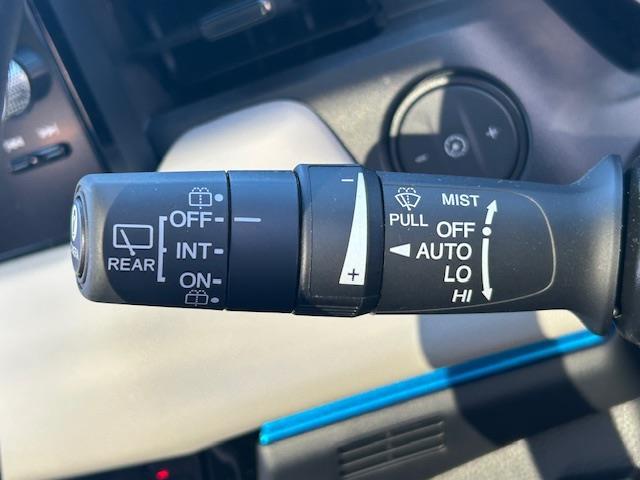 ヴェゼル ｅ：ＨＥＶ　Ｚ・ＰＬａＹパッケージ　ワンオーナー　純正ナビ　フルセグテレビ　Ｂｌｕｅｔｏｏｔｈ　全方位カメラ　純正フロアマット　スカイルーフ　オートライト　ＬＥＤヘッドライト　ブレーキホールド　ビルトイン２．０ＥＴＣ（33枚目）