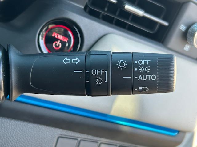 ヴェゼル ｅ：ＨＥＶ　Ｚ・ＰＬａＹパッケージ　ワンオーナー　純正ナビ　フルセグテレビ　Ｂｌｕｅｔｏｏｔｈ　全方位カメラ　純正フロアマット　スカイルーフ　オートライト　ＬＥＤヘッドライト　ブレーキホールド　ビルトイン２．０ＥＴＣ（34枚目）