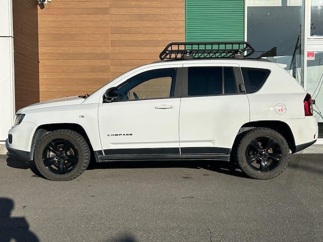 ジープ・コンパス アルティテュード　スポーツ　社外メモリナビ　ＡＭ　ＦＭ　ＣＤ　ＤＶＤ　ＢＴ　フルセグ　バックカメラ　純正フロアマット　リモコンキー　クルーズコントロール　ドライブレコーダー前後　ＥＴＣ（5枚目）