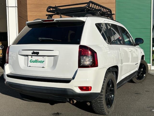 ジープ・コンパス アルティテュード　スポーツ　社外メモリナビ　ＡＭ　ＦＭ　ＣＤ　ＤＶＤ　ＢＴ　フルセグ　バックカメラ　純正フロアマット　リモコンキー　クルーズコントロール　ドライブレコーダー前後　ＥＴＣ（8枚目）