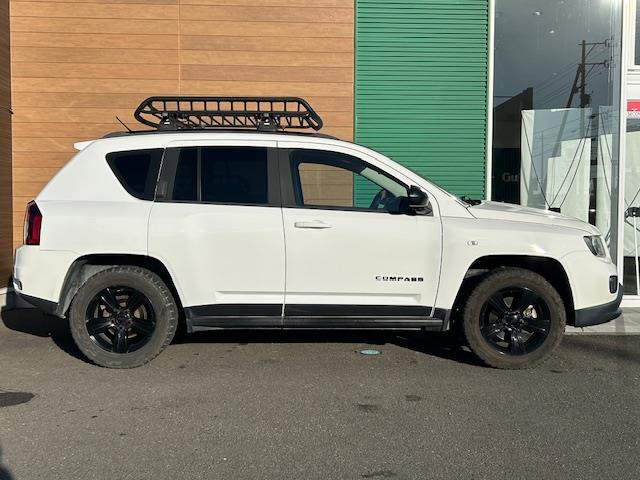 ジープ・コンパス アルティテュード　スポーツ　社外メモリナビ　ＡＭ　ＦＭ　ＣＤ　ＤＶＤ　ＢＴ　フルセグ　バックカメラ　純正フロアマット　リモコンキー　クルーズコントロール　ドライブレコーダー前後　ＥＴＣ（9枚目）