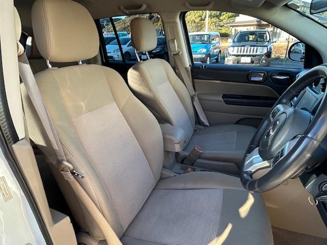 ジープ・コンパス アルティテュード　スポーツ　社外メモリナビ　ＡＭ　ＦＭ　ＣＤ　ＤＶＤ　ＢＴ　フルセグ　バックカメラ　純正フロアマット　リモコンキー　クルーズコントロール　ドライブレコーダー前後　ＥＴＣ（10枚目）