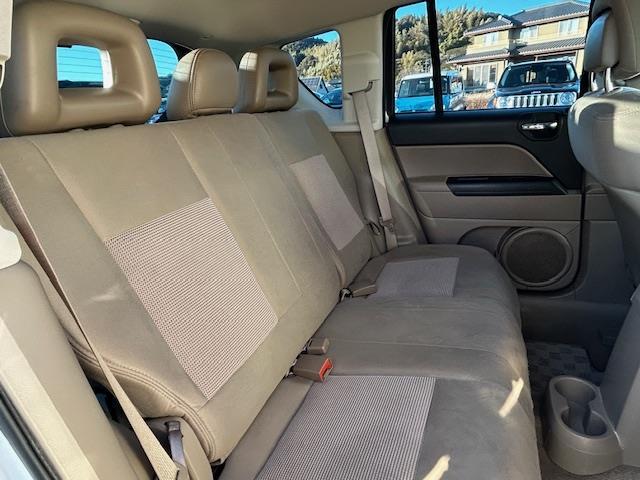 ジープ・コンパス アルティテュード　スポーツ　社外メモリナビ　ＡＭ　ＦＭ　ＣＤ　ＤＶＤ　ＢＴ　フルセグ　バックカメラ　純正フロアマット　リモコンキー　クルーズコントロール　ドライブレコーダー前後　ＥＴＣ（12枚目）