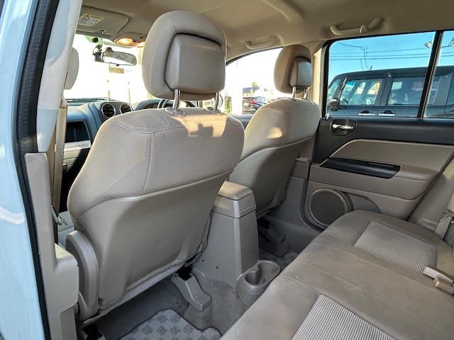 ジープ・コンパス アルティテュード　スポーツ　社外メモリナビ　ＡＭ　ＦＭ　ＣＤ　ＤＶＤ　ＢＴ　フルセグ　バックカメラ　純正フロアマット　リモコンキー　クルーズコントロール　ドライブレコーダー前後　ＥＴＣ（15枚目）