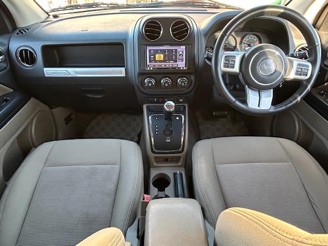 ジープ・コンパス アルティテュード　スポーツ　社外メモリナビ　ＡＭ　ＦＭ　ＣＤ　ＤＶＤ　ＢＴ　フルセグ　バックカメラ　純正フロアマット　リモコンキー　クルーズコントロール　ドライブレコーダー前後　ＥＴＣ（19枚目）