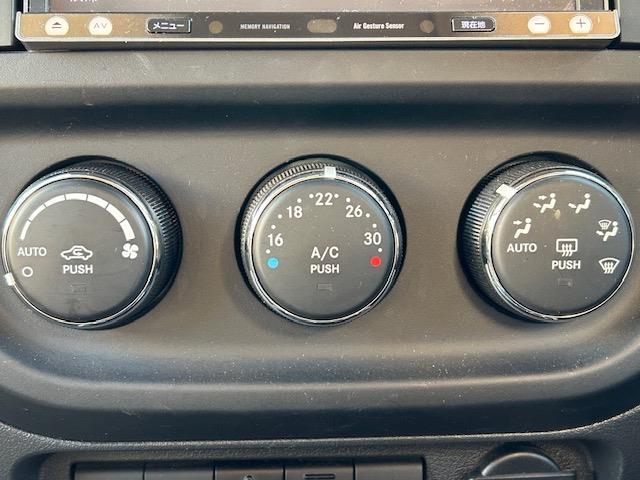 ジープ・コンパス アルティテュード　スポーツ　社外メモリナビ　ＡＭ　ＦＭ　ＣＤ　ＤＶＤ　ＢＴ　フルセグ　バックカメラ　純正フロアマット　リモコンキー　クルーズコントロール　ドライブレコーダー前後　ＥＴＣ（24枚目）