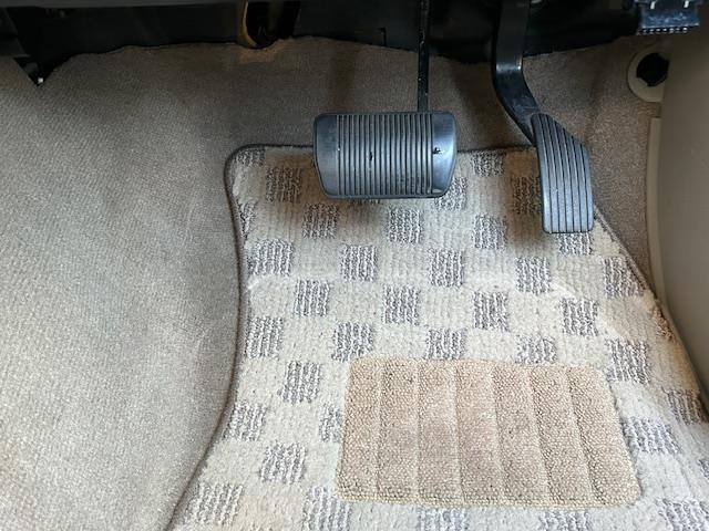 ジープ・コンパス アルティテュード　スポーツ　社外メモリナビ　ＡＭ　ＦＭ　ＣＤ　ＤＶＤ　ＢＴ　フルセグ　バックカメラ　純正フロアマット　リモコンキー　クルーズコントロール　ドライブレコーダー前後　ＥＴＣ（32枚目）