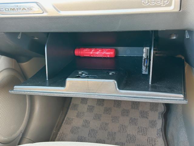 ジープ・コンパス アルティテュード　スポーツ　社外メモリナビ　ＡＭ　ＦＭ　ＣＤ　ＤＶＤ　ＢＴ　フルセグ　バックカメラ　純正フロアマット　リモコンキー　クルーズコントロール　ドライブレコーダー前後　ＥＴＣ（33枚目）