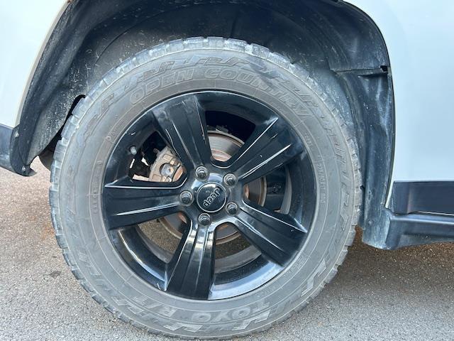 ジープ・コンパス アルティテュード　スポーツ　社外メモリナビ　ＡＭ　ＦＭ　ＣＤ　ＤＶＤ　ＢＴ　フルセグ　バックカメラ　純正フロアマット　リモコンキー　クルーズコントロール　ドライブレコーダー前後　ＥＴＣ（36枚目）