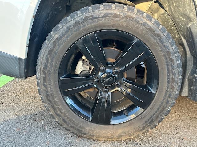 ジープ・コンパス アルティテュード　スポーツ　社外メモリナビ　ＡＭ　ＦＭ　ＣＤ　ＤＶＤ　ＢＴ　フルセグ　バックカメラ　純正フロアマット　リモコンキー　クルーズコントロール　ドライブレコーダー前後　ＥＴＣ（37枚目）