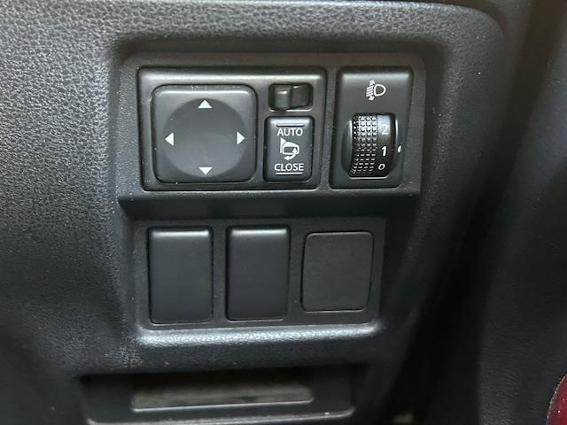 ジューク 15RX 純正メモリナビ ワンセグ Bluetooth スマートキ プッシュスタート 純正フロアマット オートライト(28枚目)