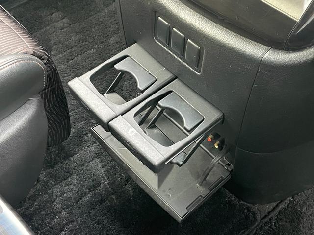 エルグランド 250ハイウェイスターS エマージェンシーブレーキ LDW  レーダークルコン  コーナーセンサー 両側パワスラ 半革シート ディスプレイオーディオ Bカメラ  オートライト  ウィンカーミラー  純正18インチAW(12枚目)