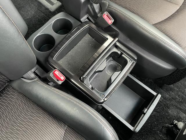 エルグランド 250ハイウェイスターS エマージェンシーブレーキ LDW  レーダークルコン  コーナーセンサー 両側パワスラ 半革シート ディスプレイオーディオ Bカメラ  オートライト  ウィンカーミラー  純正18インチAW(13枚目)