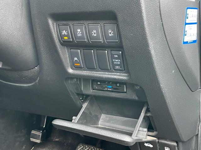エルグランド 250ハイウェイスターS エマージェンシーブレーキ LDW  レーダークルコン  コーナーセンサー 両側パワスラ 半革シート ディスプレイオーディオ Bカメラ  オートライト  ウィンカーミラー  純正18インチAW(23枚目)