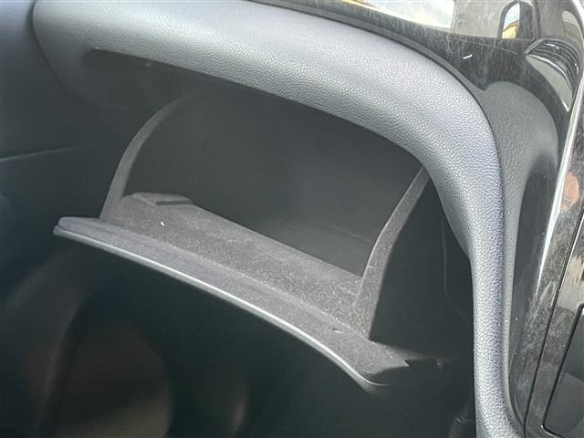 エルグランド ライダー 黒クロスシート マニュアルシート 1オーナー 純正ナビ 地デジ Bカメラ 純正後席モニター 両側パワスラ 木目調パネル ハーフレザーシート ETC オートライト オーテック18インチAW スペアキー 保証書 取説(11枚目)