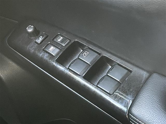 エルグランド ライダー 黒クロスシート マニュアルシート 1オーナー 純正ナビ 地デジ Bカメラ 純正後席モニター 両側パワスラ 木目調パネル ハーフレザーシート ETC オートライト オーテック18インチAW スペアキー 保証書 取説(18枚目)