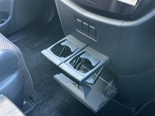 エルグランド 250ハイウェイスター 社外ナビ 社外フリップダウンモニター 両側パワスラ 半革シート 革巻きステアリング オートライト ウィンカーミラー 木目調パネル ETC 純正18インチAW スマートキー スペアキー 保証書 取説(9枚目)