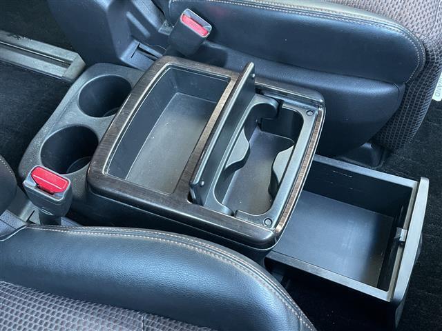 エルグランド 250ハイウェイスター 社外ナビ 社外フリップダウンモニター 両側パワスラ 半革シート 革巻きステアリング オートライト ウィンカーミラー 木目調パネル ETC 純正18インチAW スマートキー スペアキー 保証書 取説(10枚目)