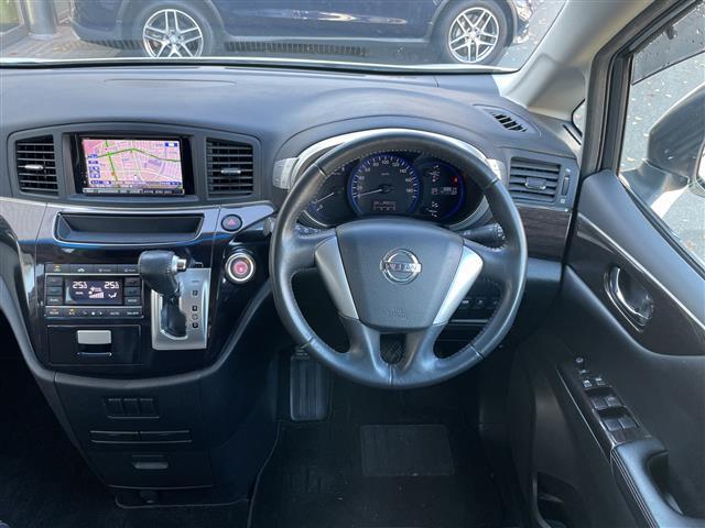 エルグランド 250ハイウェイスター 社外ナビ 社外フリップダウンモニター 両側パワスラ 半革シート 革巻きステアリング オートライト ウィンカーミラー 木目調パネル ETC 純正18インチAW スマートキー スペアキー 保証書 取説(15枚目)