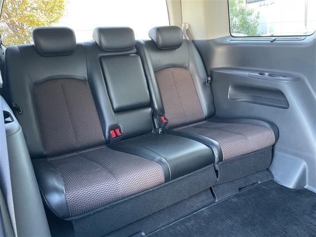 エルグランド 250ハイウェイスター 社外ナビ 社外フリップダウンモニター 両側パワスラ 半革シート 革巻きステアリング オートライト ウィンカーミラー 木目調パネル ETC 純正18インチAW スマートキー スペアキー 保証書 取説(24枚目)