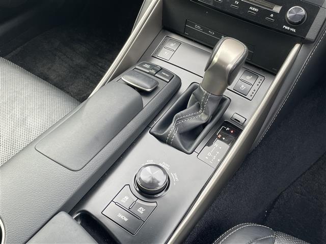 IS IS300h バージョンL BSM クルーズコントロール シートベンチレーション シートヒーター レザーシート パワーシート シートメモリ 純正17インチAW LEDヘッドライト ドライブモードセレクト ETC 社外ドラレコ(11枚目)