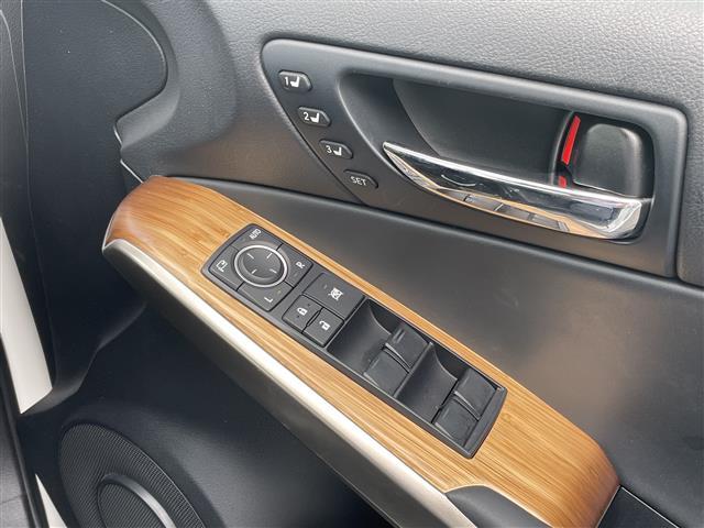 IS IS300h バージョンL BSM クルーズコントロール シートベンチレーション シートヒーター レザーシート パワーシート シートメモリ 純正17インチAW LEDヘッドライト ドライブモードセレクト ETC 社外ドラレコ(15枚目)