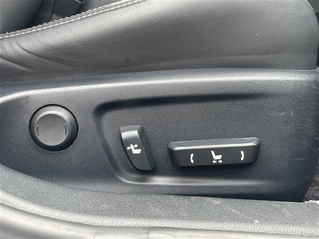 IS IS300h バージョンL BSM クルーズコントロール シートベンチレーション シートヒーター レザーシート パワーシート シートメモリ 純正17インチAW LEDヘッドライト ドライブモードセレクト ETC 社外ドラレコ(16枚目)