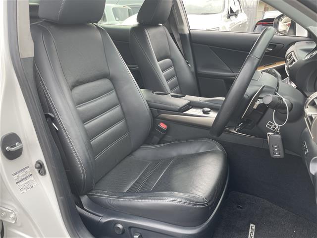 IS IS300h バージョンL BSM クルーズコントロール シートベンチレーション シートヒーター レザーシート パワーシート シートメモリ 純正17インチAW LEDヘッドライト ドライブモードセレクト ETC 社外ドラレコ(19枚目)