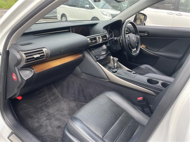 IS IS300h バージョンL BSM クルーズコントロール シートベンチレーション シートヒーター レザーシート パワーシート シートメモリ 純正17インチAW LEDヘッドライト ドライブモードセレクト ETC 社外ドラレコ(21枚目)