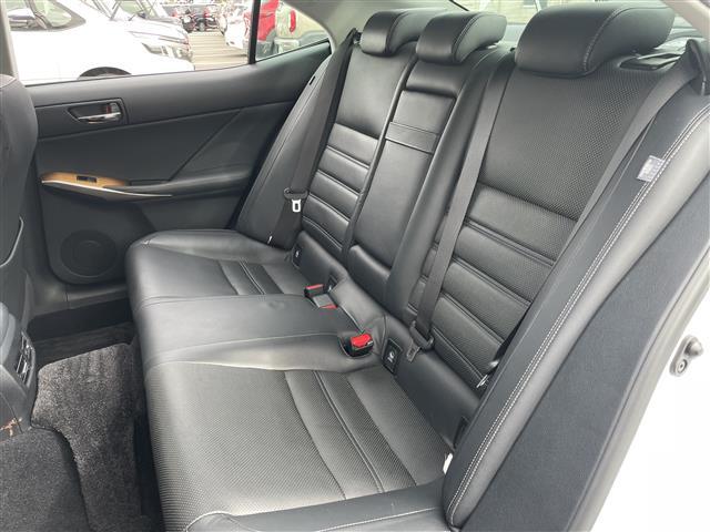 IS IS300h バージョンL BSM クルーズコントロール シートベンチレーション シートヒーター レザーシート パワーシート シートメモリ 純正17インチAW LEDヘッドライト ドライブモードセレクト ETC 社外ドラレコ(23枚目)