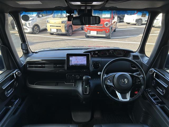 Ｎ－ＢＯＸカスタム Ｇ・ＥＸターボホンダセンシング　ホンダセンシング　レーダークルーズコントロール　ナビ　バックカメラ　フルセグＴＶ　両側パワスラ　ＥＴＣ　純正１５インチＡＷ　ＬＥＤヘッドライト　フォグランプ　パドルシフト　社外スピーカー（2枚目）